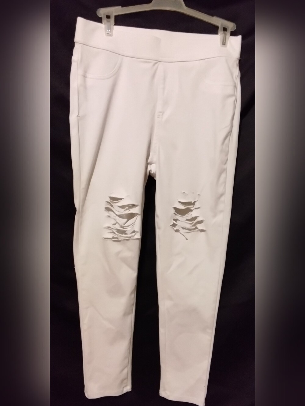 Time & Tru White Distressed Women's Jeans 4-6